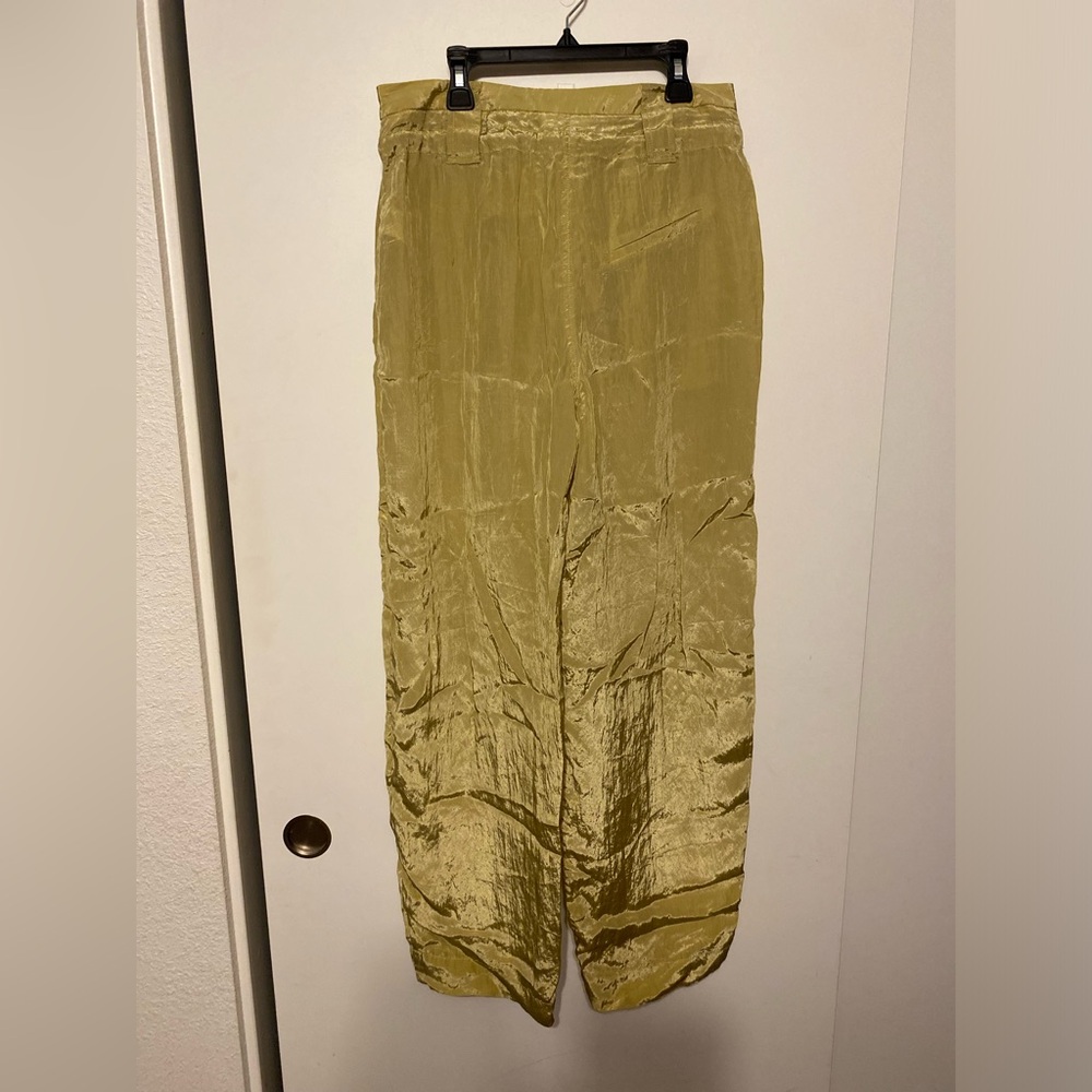 GANNI $595
Crinkled satin tapered pants dusty yellow size 36 size 0 - Picture 7 of 12